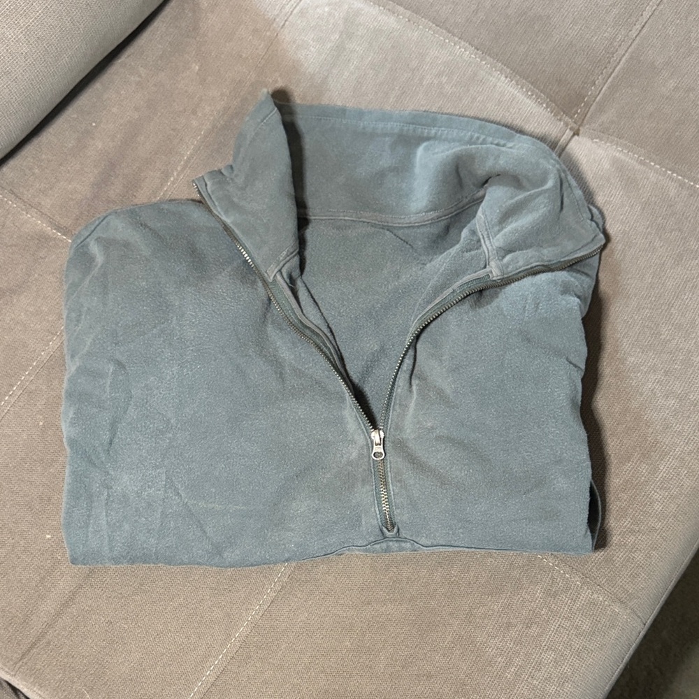 Vuori Women's Crop Half-Zip Top in Slate Green